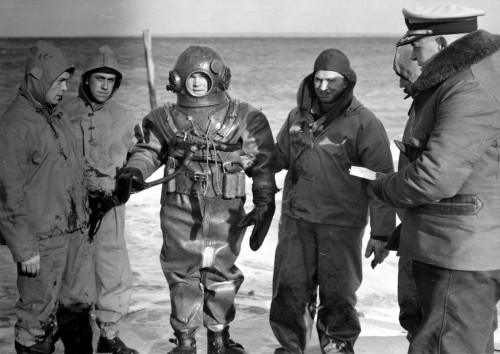 1943 US Navy Diver-e1418002352488